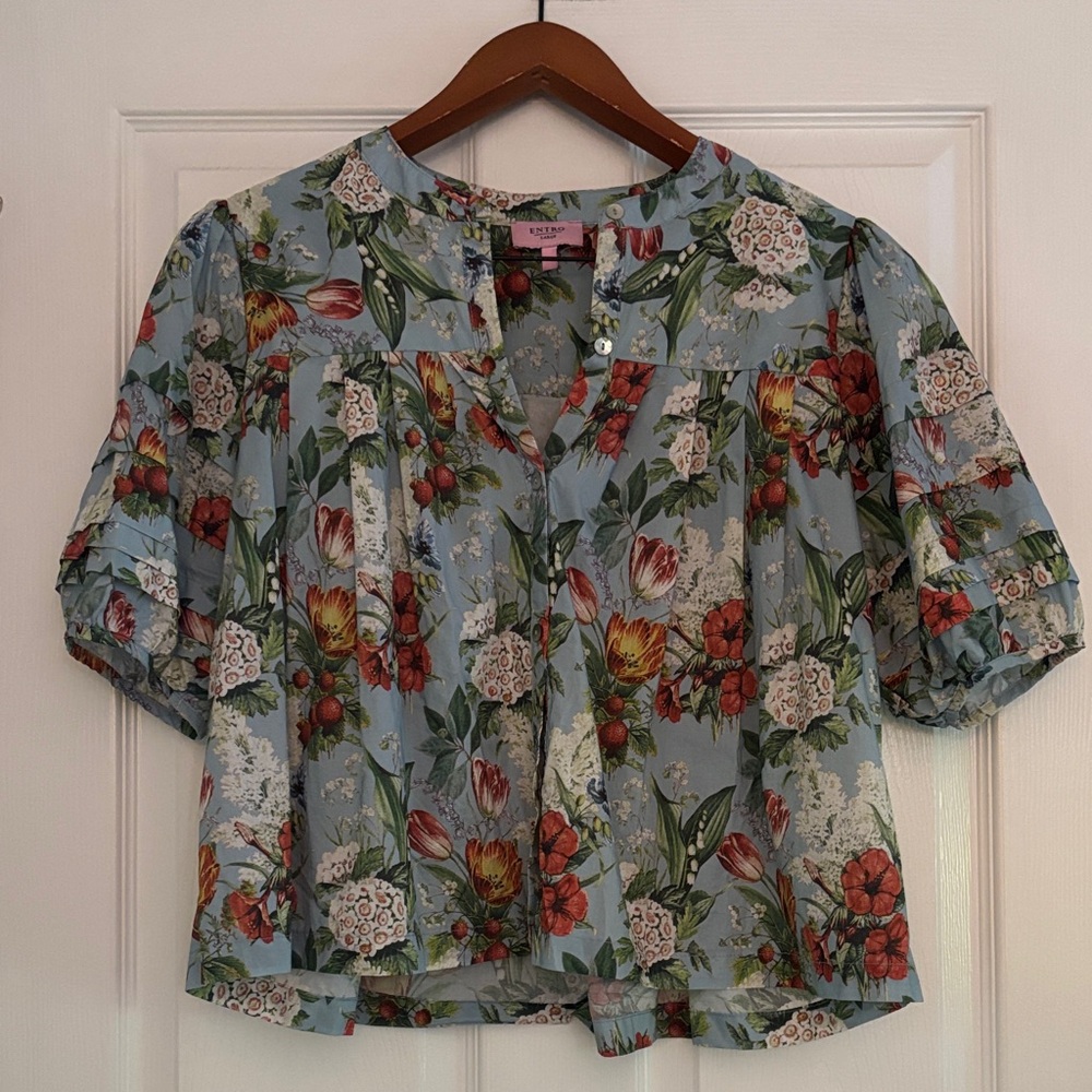 entro Light Blue Floral Short-Sleeve Blouse